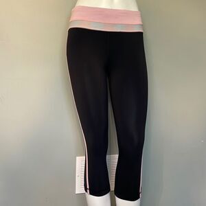 Lululemon size 6 capris
